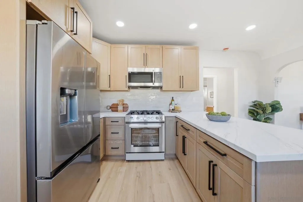 4665 67 E Thorn St, San Diego, California 92105 home-pic-16