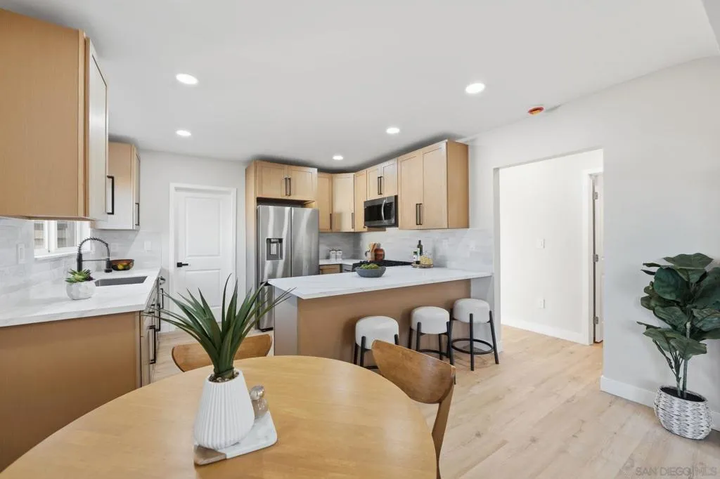 4665 67 E Thorn St, San Diego, California 92105 home-pic-11