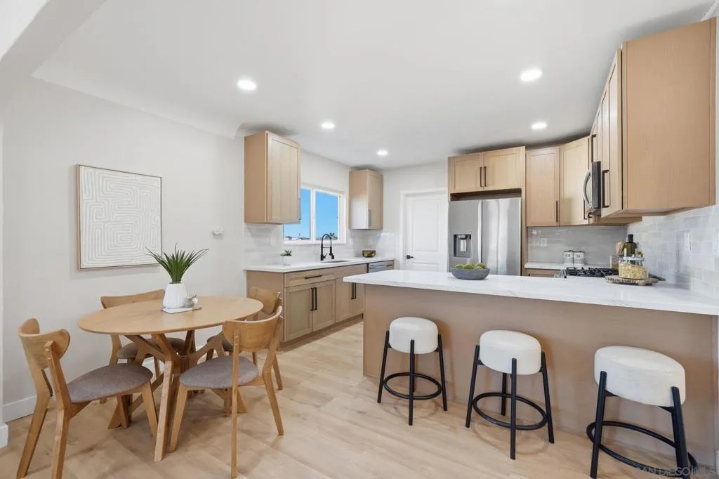 4665 67 E Thorn St, San Diego, California 92105 home-pic-10