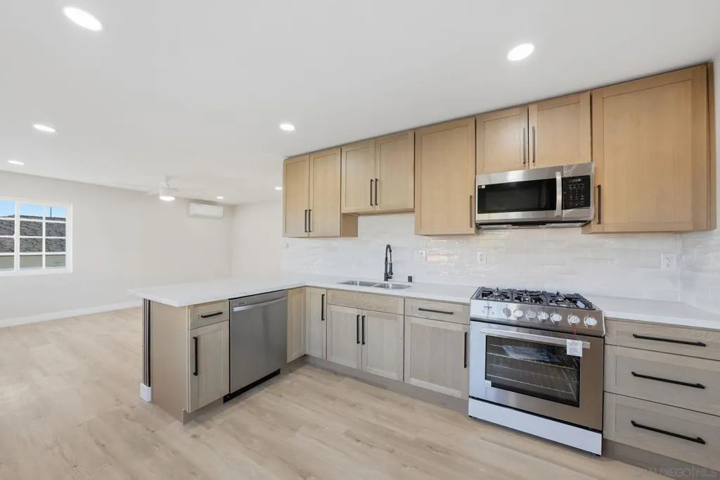 4665 67 E Thorn St, San Diego, California 92105 home-pic-29