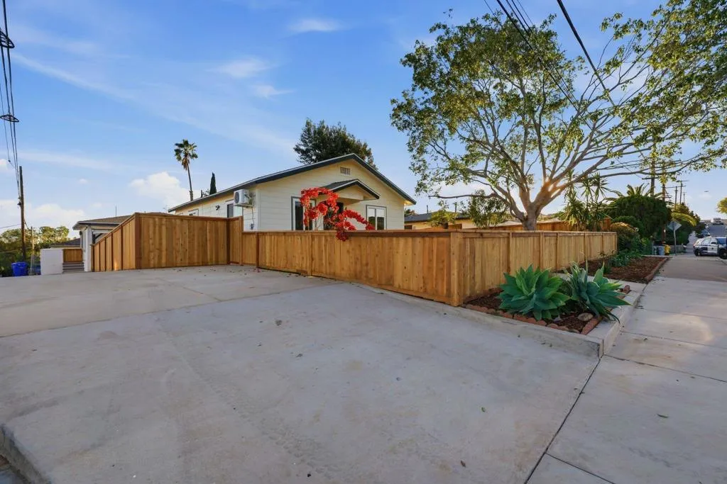 4665 67 E Thorn St, San Diego, California 92105 home-pic-44