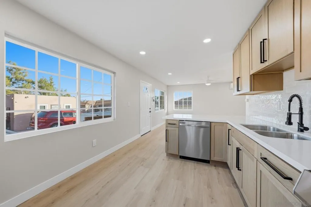 4665 67 E Thorn St, San Diego, California 92105 home-pic-31
