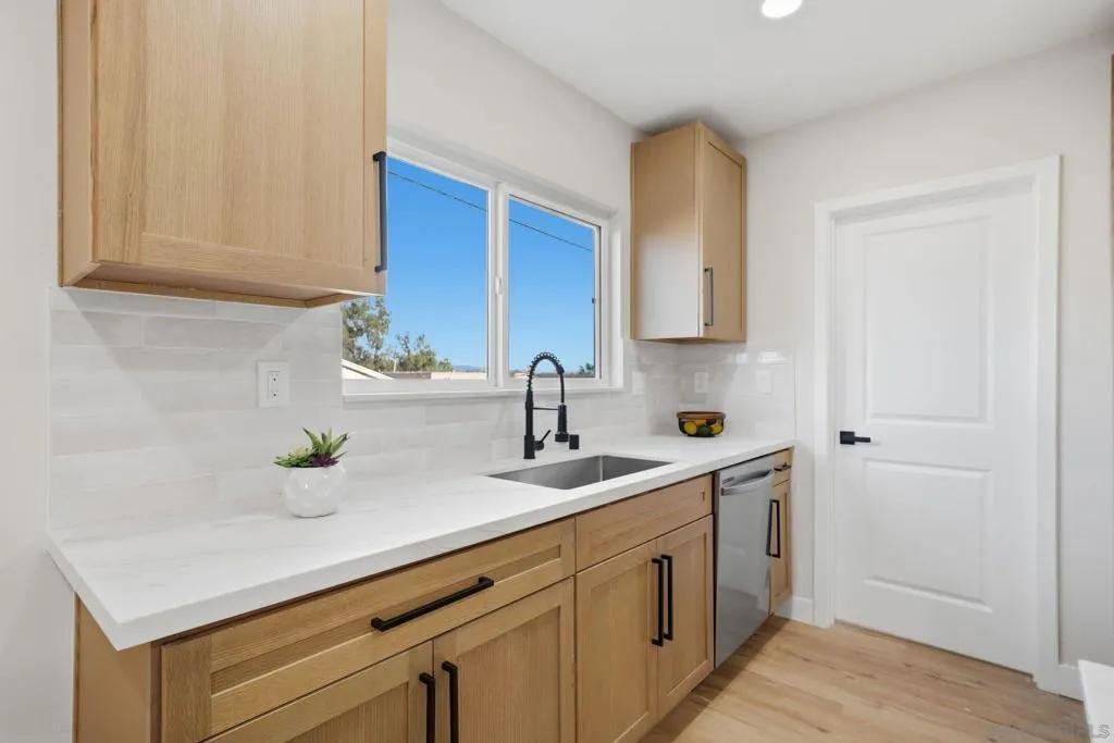 4665 67 E Thorn St, San Diego, California 92105 home-pic-13