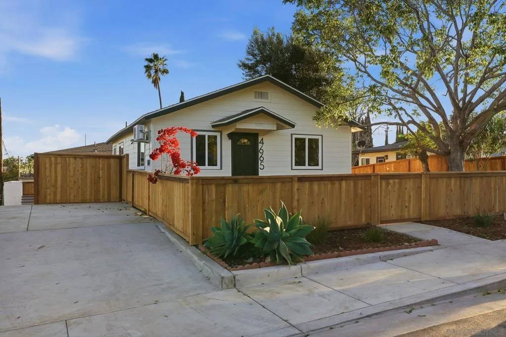 4665 67 E Thorn St, San Diego, California 92105 home-pic-1