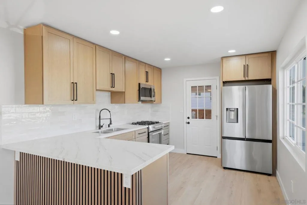 4665 67 E Thorn St, San Diego, California 92105 home-pic-27