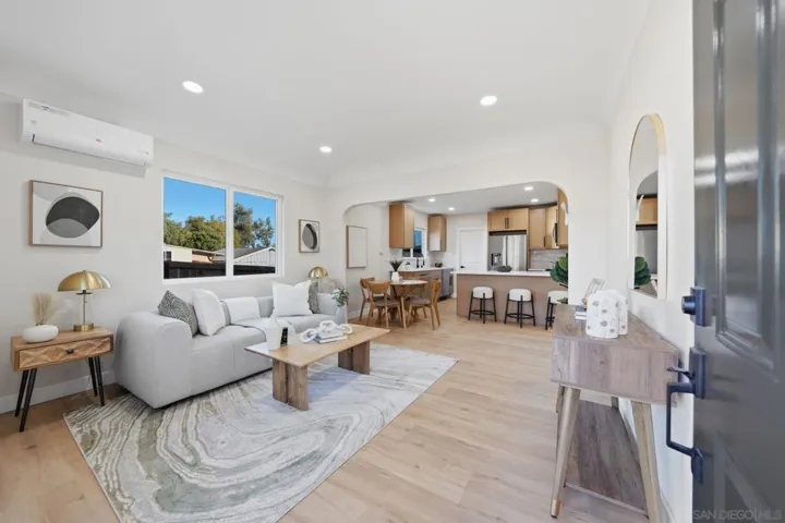 4665 67 E Thorn St, San Diego, California 92105