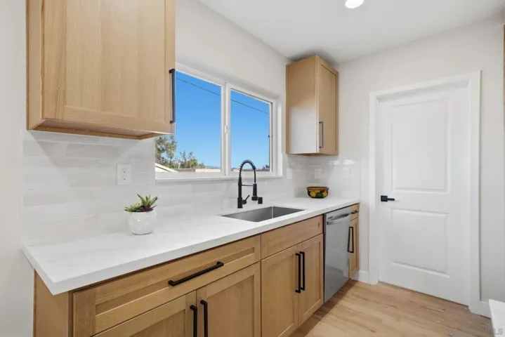 4665 67 E Thorn St, San Diego, California 92105