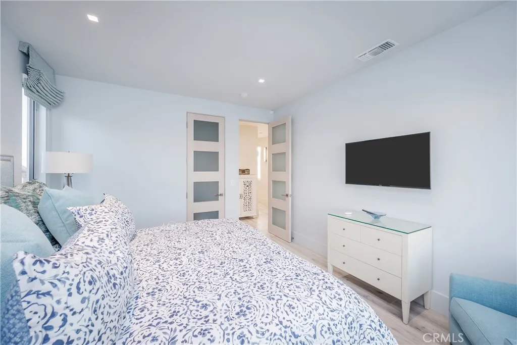 3407 W Oceanfront, Newport Beach, California 92663 home-pic-40