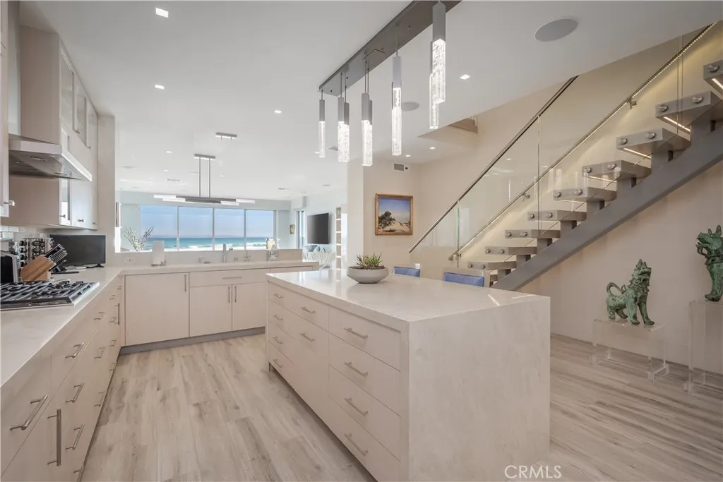 3407 W Oceanfront, Newport Beach, California 92663 home-pic-13
