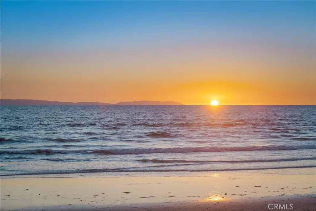 3407 W Oceanfront, Newport Beach, California 92663 home-pic-3