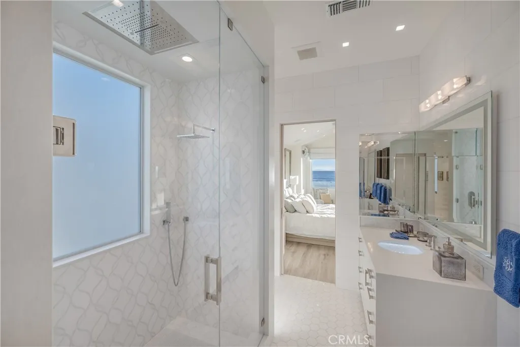 3407 W Oceanfront, Newport Beach, California 92663 home-pic-34