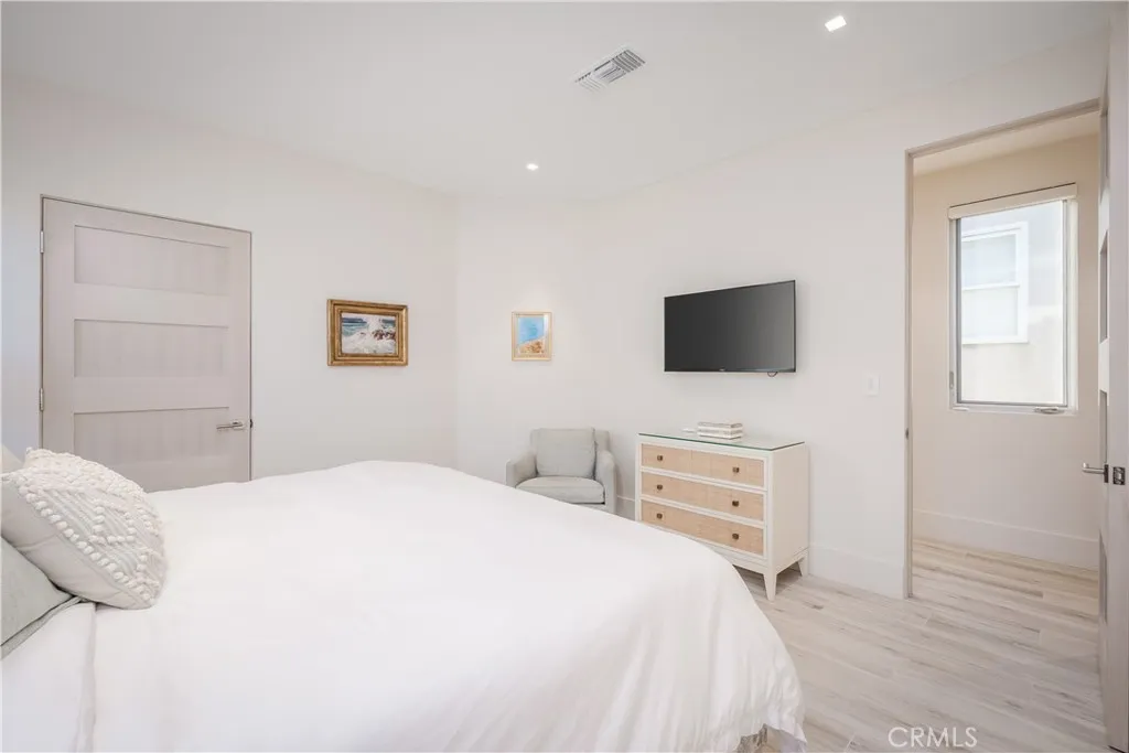 3407 W Oceanfront, Newport Beach, California 92663 home-pic-38