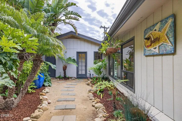 83-web-or-mls-UpmarketMedia-496Lup-136