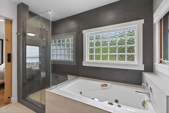 64-web-or-mls-UpmarketMedia-496Lup-049