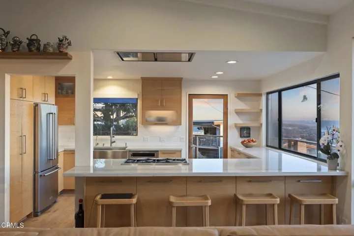16-web-or-mls-UpmarketMedia-496Lup-twi-0