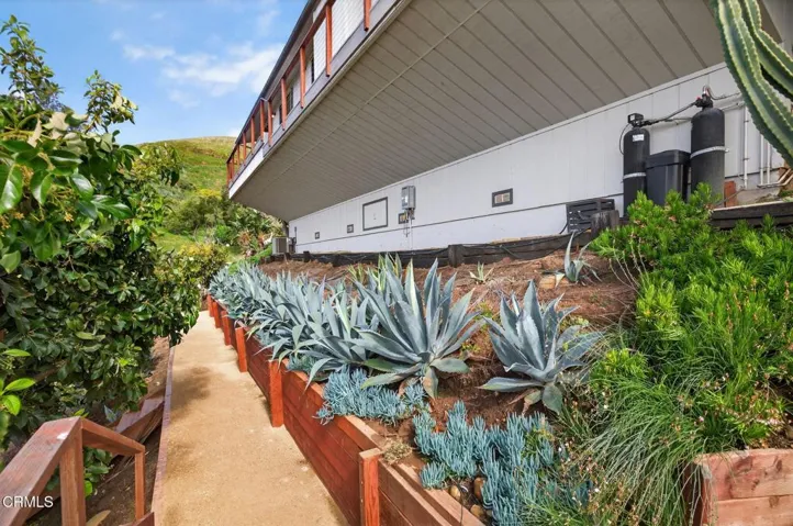 81-web-or-mls-UpmarketMedia-496Lup-181