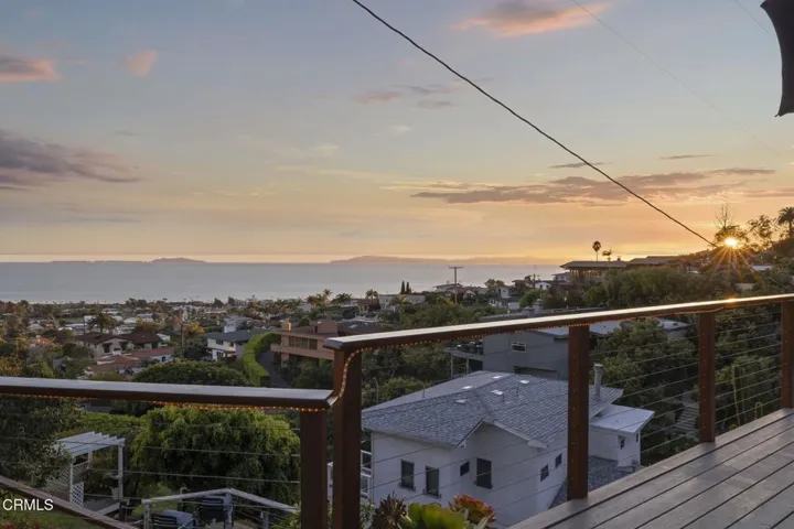 9-web-or-mls-UpmarketMedia-496Lup-twi-01
