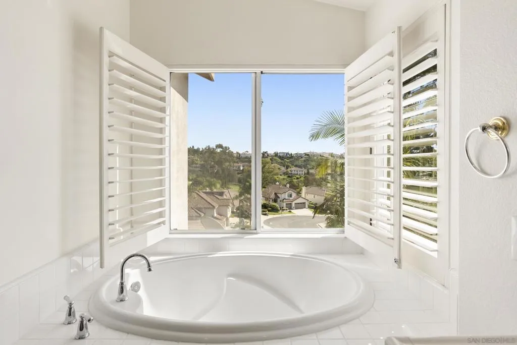 6927 Wildrose Ter, Carlsbad, California 92011 home-pic-32