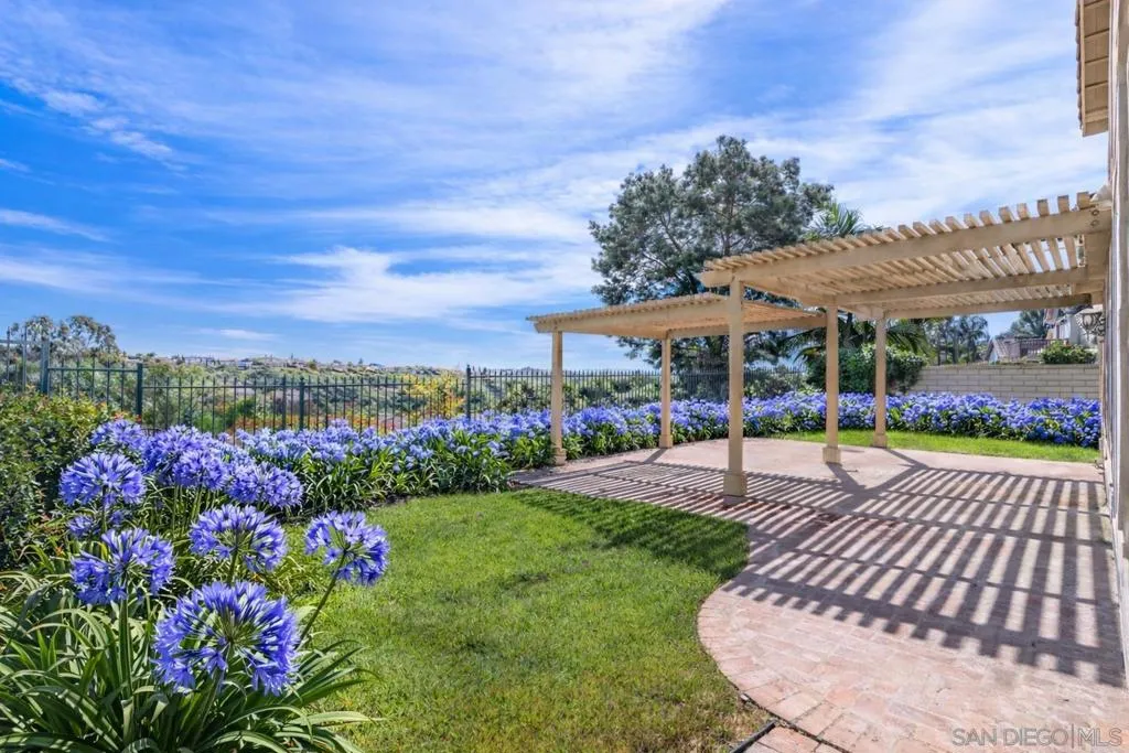 6927 Wildrose Ter, Carlsbad, California 92011 home-pic-1
