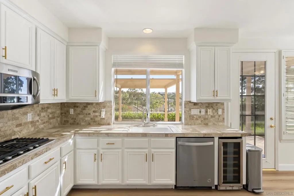 6927 Wildrose Ter, Carlsbad, California 92011 home-pic-16