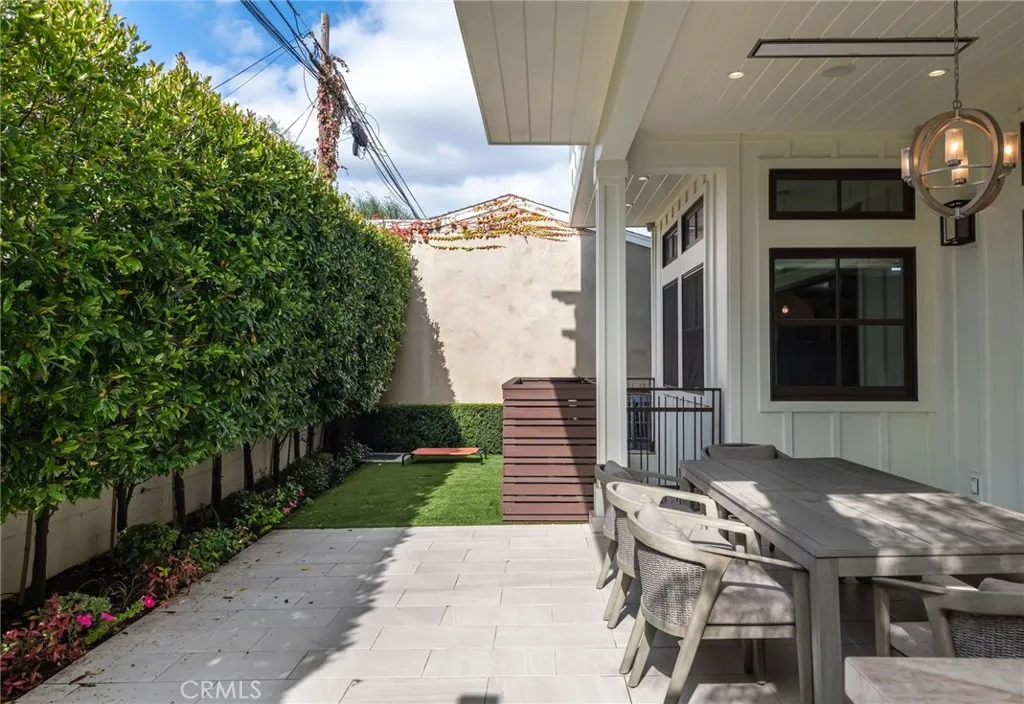 1801 Oak Ave, Manhattan Beach, California 90266 home-pic-11