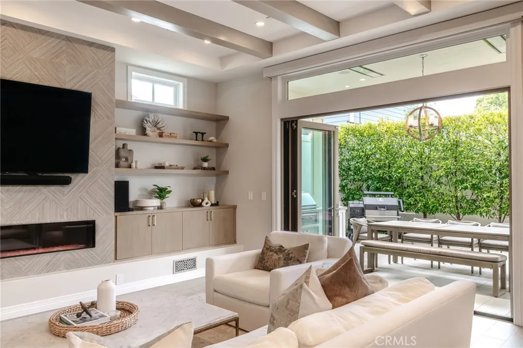 1801 Oak Ave, Manhattan Beach, California 90266 home-pic-3