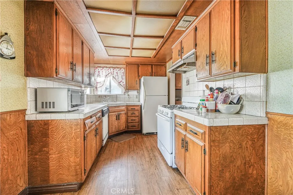 14564 14564 Charlemagne Ave, Bellflower, California 90706 home-pic-4