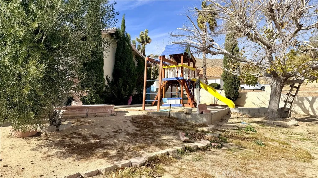 7590 Fairway, Yucca Valley, California 92284 home-pic-22