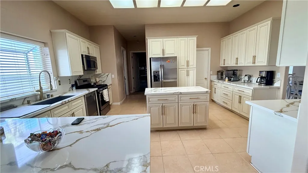 7590 Fairway, Yucca Valley, California 92284 home-pic-6