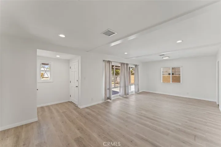 Large living room & dining area