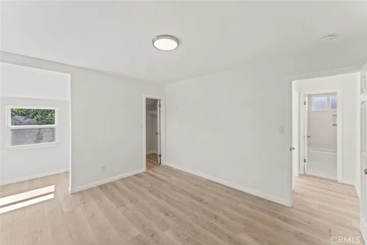 Primary bedroom w/ walk-in closet