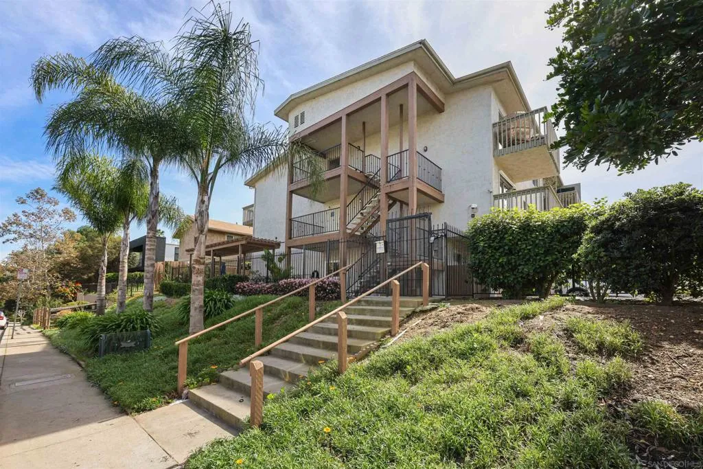 3029 Broadway  home-pic-1