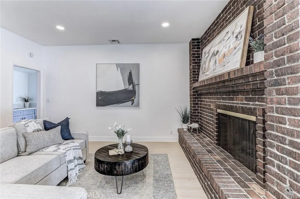 605 Live Oak Avenue, Glendora, California 91741 home-pic-25