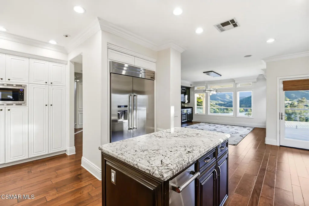 708 Ravensbury Street, Westlake Village, California 91361 home-pic-16