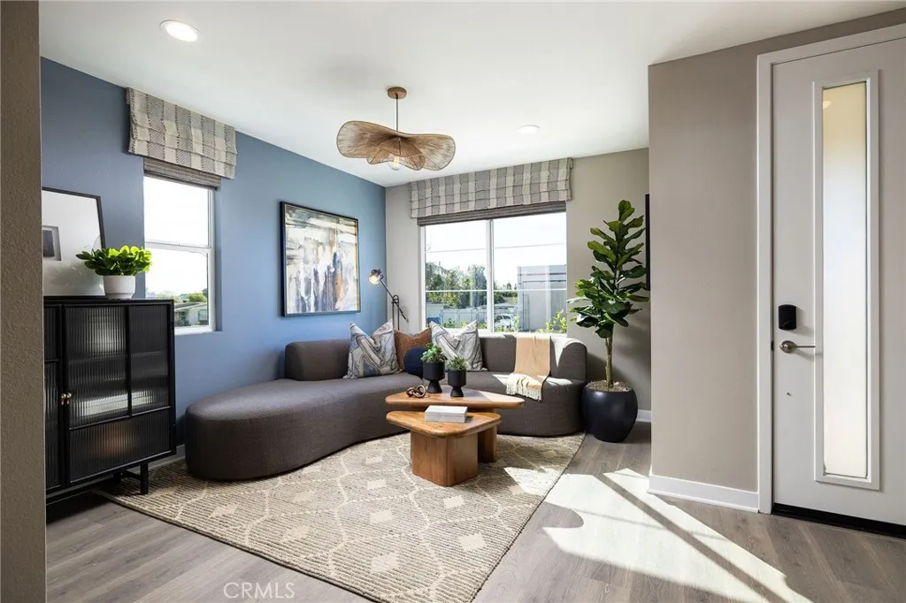 312 E Whittier Boulevard, La Habra, California 90631 home-pic-2