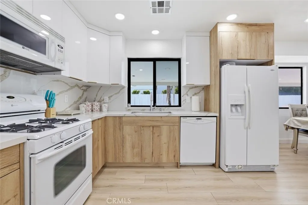 2901 E Via Escuela, Palm Springs, California 92262 home-pic-9