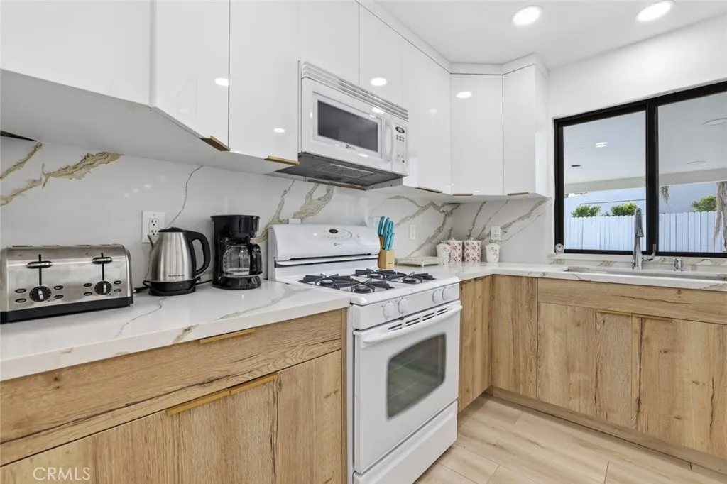 2901 E Via Escuela, Palm Springs, California 92262 home-pic-10