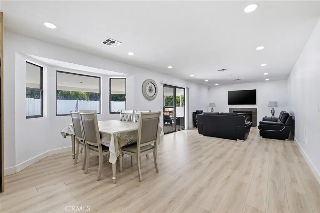 2901 E Via Escuela, Palm Springs, California 92262 home-pic-4