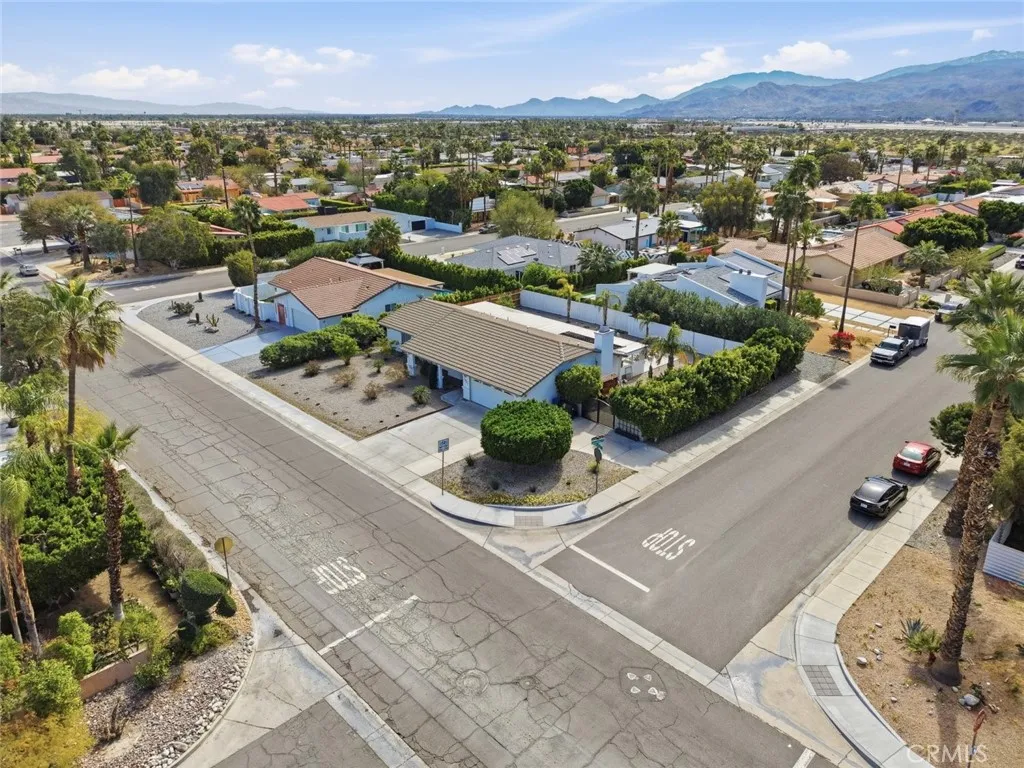2901 E Via Escuela, Palm Springs, California 92262 home-pic-33