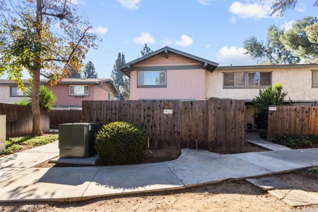 4861 Jackson D, Riverside, California 92503 home-pic-1