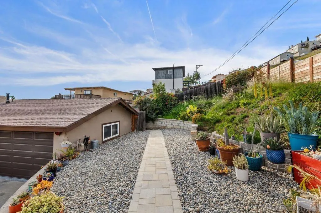 9545 Chestnut St, Spring Valley, California 91977 home-pic-31
