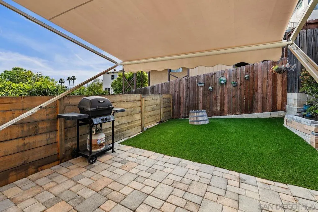 9545 Chestnut St, Spring Valley, California 91977 home-pic-13