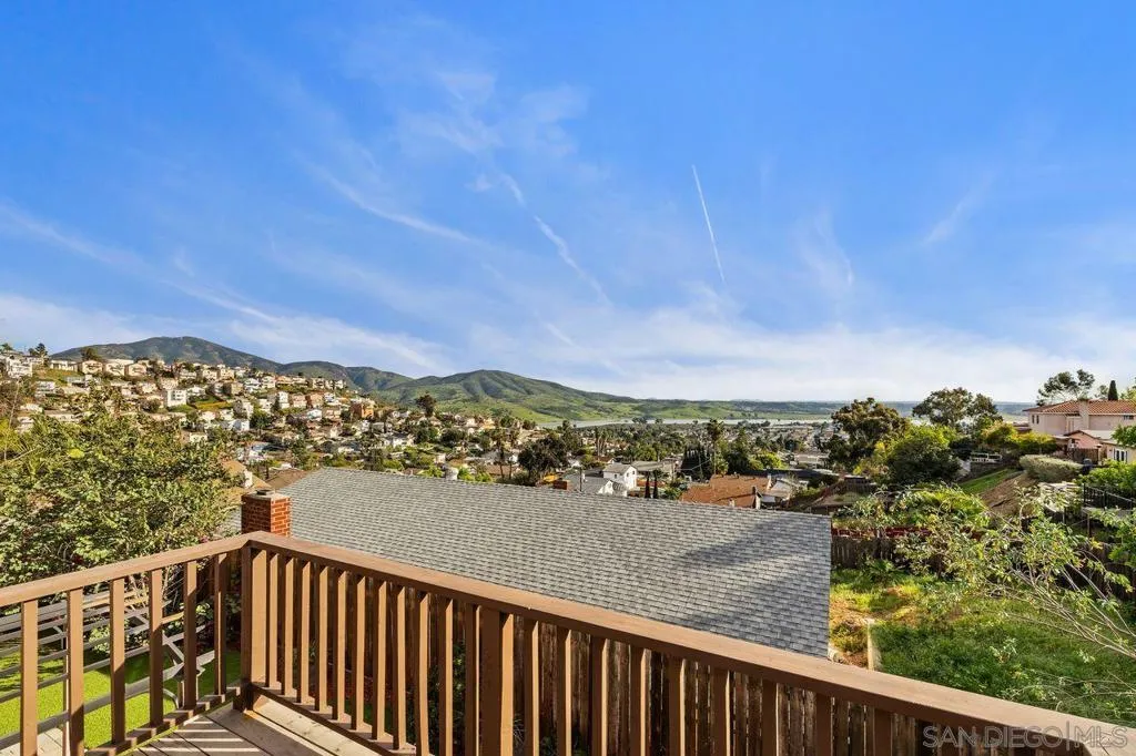 9545 Chestnut St, Spring Valley, California 91977 home-pic-14