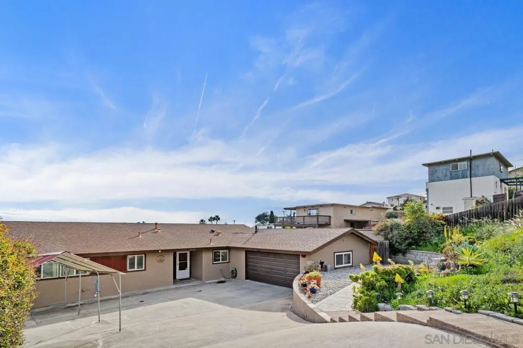 9545 Chestnut St, Spring Valley, California 91977 home-pic-1