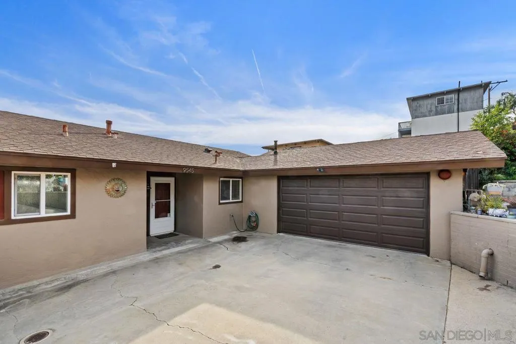 9545 Chestnut St, Spring Valley, California 91977 home-pic-4