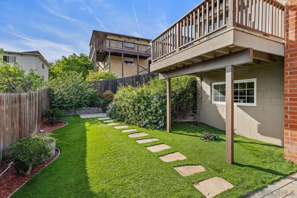 9545 Chestnut St, Spring Valley, California 91977 home-pic-29