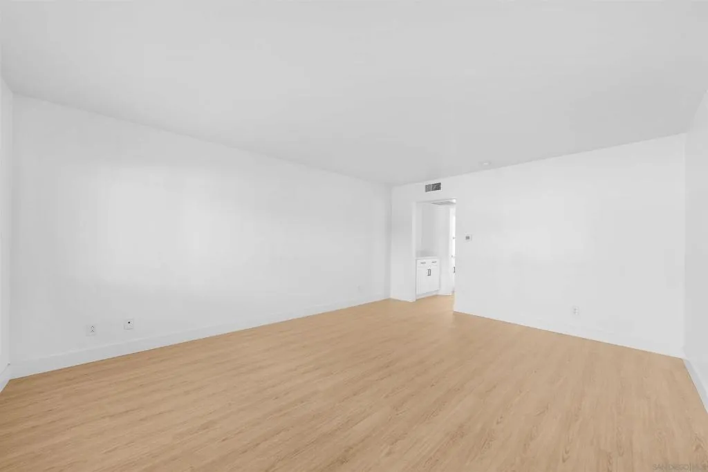 1030 Robinson Ave 205, San Diego, California 92103 home-pic-7