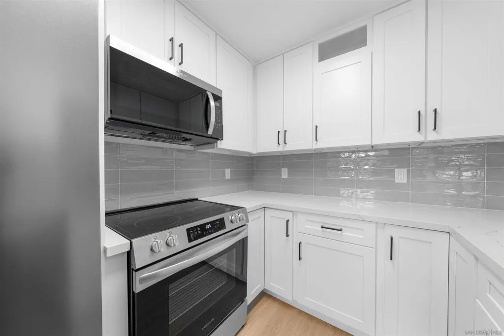 1030 Robinson Ave 205, San Diego, California 92103 home-pic-1