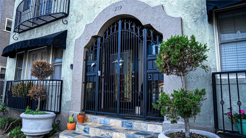 219 Redondo Avenue, Long Beach, California 90803