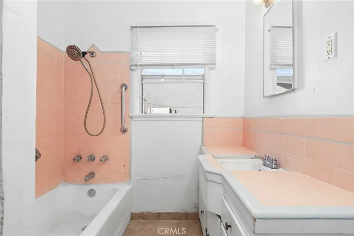 140 East 69th Way, Long Beach, California 90805
